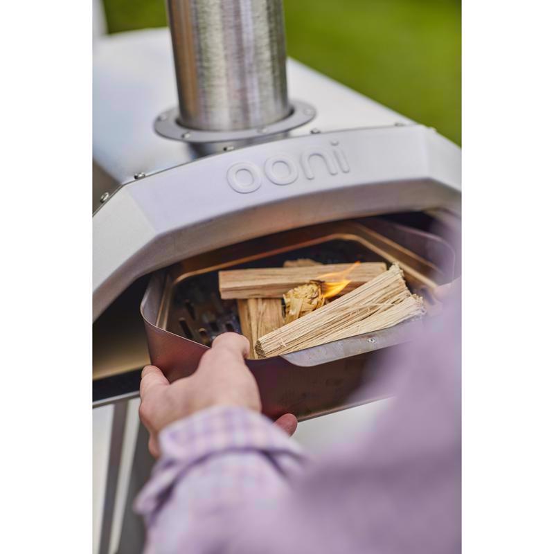 Ooni Karu 12 チャコール&ウッドチャンク式屋外用ピザオーブン
